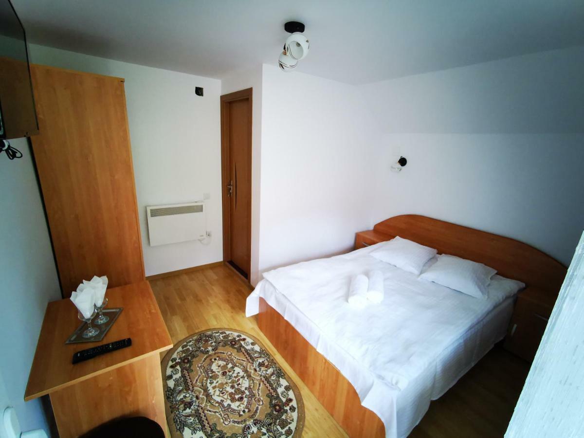Pensiunea La Ionica Dîmbovicioara Esterno foto