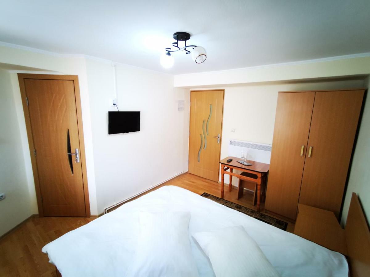 Pensiunea La Ionica Dîmbovicioara Esterno foto