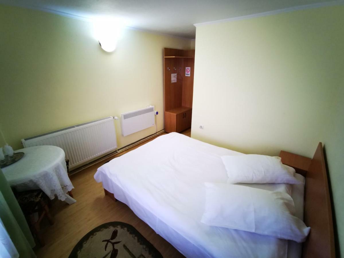 Pensiunea La Ionica Dîmbovicioara Esterno foto